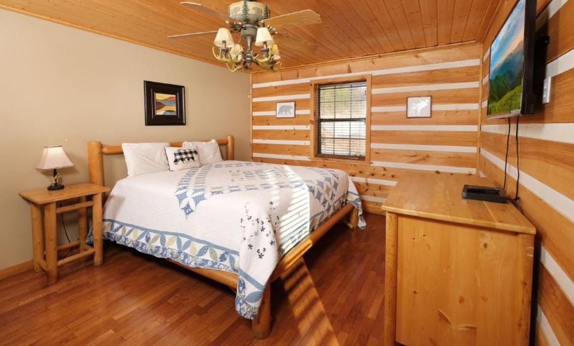 Smoky View With A Twist Villa Pigeon Forge Exterior photo