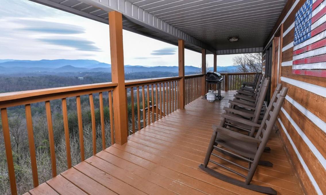 Smoky View With A Twist Villa Pigeon Forge Exterior photo