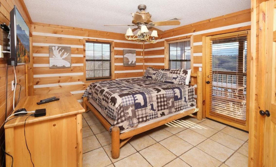 Smoky View With A Twist Villa Pigeon Forge Exterior photo