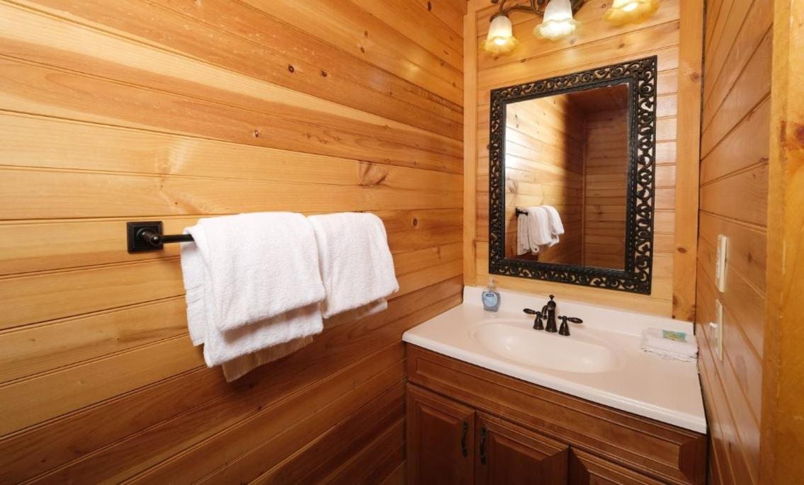 Smoky View With A Twist Villa Pigeon Forge Exterior photo