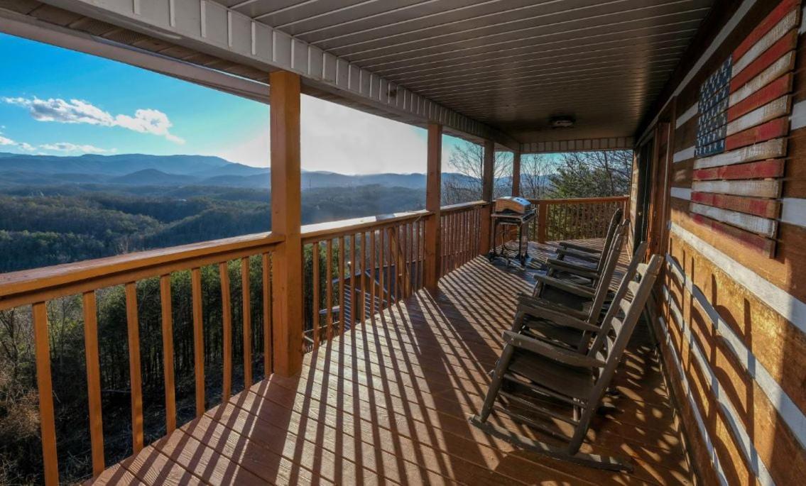 Smoky View With A Twist Villa Pigeon Forge Exterior photo