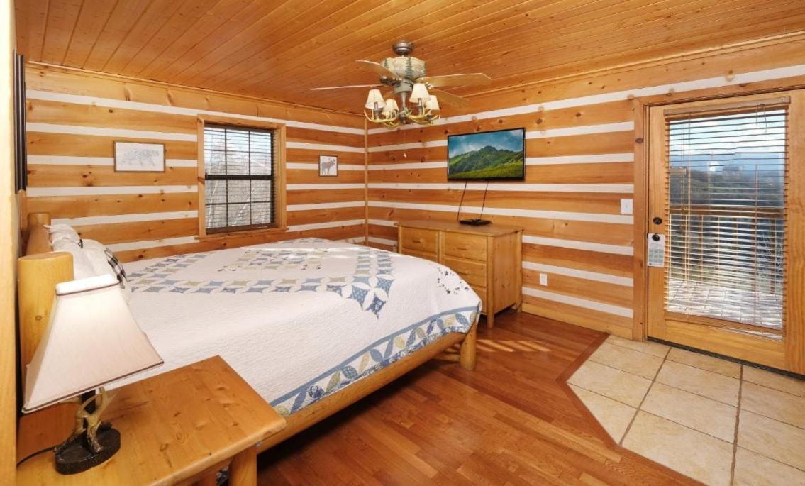 Smoky View With A Twist Villa Pigeon Forge Exterior photo